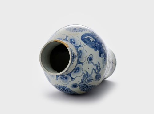 Korea%2C%20Gyeonggi-do%20province%2C%20Gwangju%2C%20Bunwon%20kiln%2C%20%3Cb%3E%3Ci%3E%20Storage%20jar%20with%20design%20of%20two%20dragons%20chasing%20flaming%20pearls%3C%2Fi%3E%3C%2Fb%3E%2C%2019th%20century%2C%20porcelain%20with%20decoration%20painted%20in%20cobalt%20blue%20under%20transparent%20glaze%2C%20Gift%20of%20Robert%20and%20Sandra%20Mattielli%20in%20honor%20of%20Donald%20Jenkins%2C%20public%20domain%3B%20images%20Courtesy%20of%20Korean%20National%20Research%20Institute%20for%20Cultural%20Heritage%2C%202004.7.10